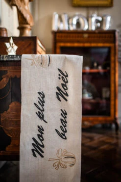 Chemin De Table En Lin Mon Plus Beau Noël Noir Et Or 28 Cm X 5 M -Decoration Magasin chemin de table en lin mon plus beau noel noir et dore paillete 28 cm x 5 m 319529 2